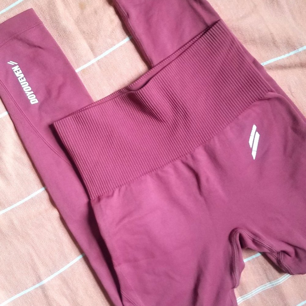 DOYOUEVEN Raspberry Workout Pants - Size XS
